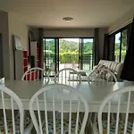 Moderne Ferienvilla Zwischen Huegeln Und Meer